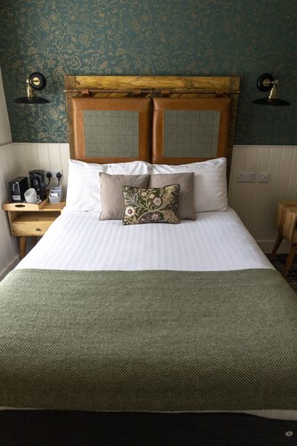 19th century Inn with luxury accommodation & free breakfast
