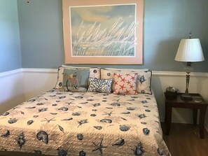 2 bedrooms, iron/ironing board, travel cot, free WiFi - Private Coastal Retreat with Channel Views and 3 minutes to the BEACH! (Emerald Isle)