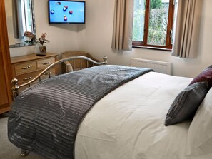 2 bedrooms, free WiFi, bed sheets - 2 bedroom accommodation in Bowness on Windermere (Bowness on Windermere)