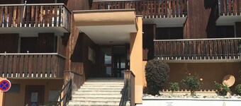 Quiet studio near the center of Allos, close to the famous lake, the Verdon and skiing.