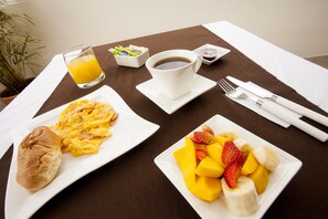Desayuno de cocina local incluido todos los días