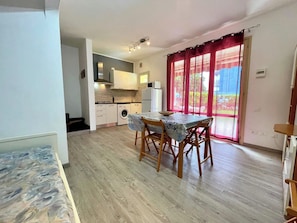 Villa, 2 chambres, balcon, vue sur le jardin | Restauration