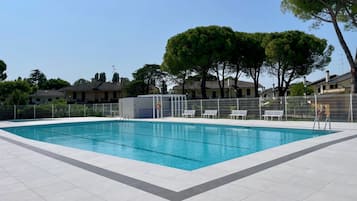 Villa, 2 Schlafzimmer, Balkon, Gartenblick | Pool | Außenpool