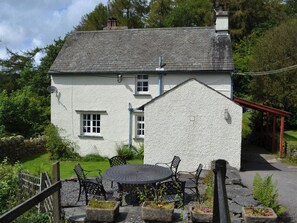 Outdoor dining - 3 bedroom accommodation in Satterthwaite (Satterthwaite)
