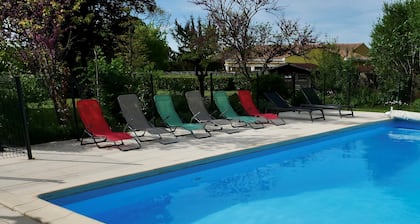 Large house (13 people) with private heated swimming pool and pétanque court