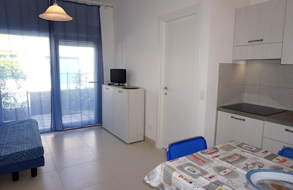 Departamento, 2 habitaciones, patio, vista al jardín | Servicios de la habitación