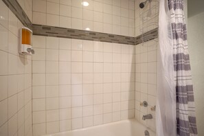 Combined shower/tub, hair dryer, towels, soap - #1: 2bd/2ba, Walk to Old Town, AC/laundry/King bed (Albuquerque)