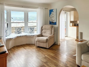 Living area - 3 bedroom accommodation in Island St (Island St)