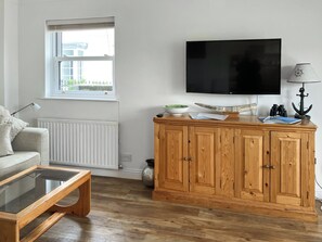 TV - 3 bedroom accommodation in Island St (Island St)
