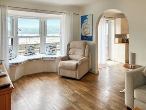TV - 3 bedroom accommodation in Island St (Island St)