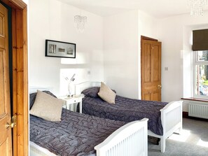 2 bedrooms, free WiFi, bed sheets - 2 bedroom accommodation in Bowness on Windermere (Bowness on Windermere)