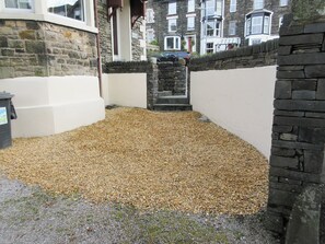 Property grounds - 2 bedroom accommodation in Bowness on Windermere (Bowness on Windermere)