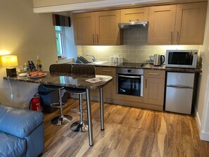 Fridge, microwave, oven, stovetop - Glasphein Annex  (Inverness)
