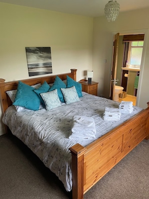 1 bedroom, desk, iron/ironing board, free WiFi - Glasphein Annex (Inverness)