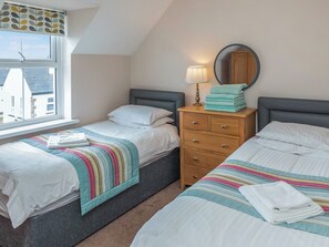 3 bedrooms, free WiFi, bed sheets - Captain's Lodge - UK6732 (Lydstep, near Tenby)