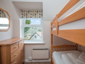 3 bedrooms, free WiFi, bed sheets - Captain's Lodge - UK6732 (Lydstep, near Tenby)