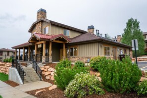 Exterior - Bear Hollow Hideaway! Private HOT TUB and Patio! (Park City)