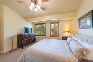 4 bedrooms, iron/ironing board, free WiFi, bed sheets - Bear Hollow Hideaway! Private HOT TUB and Patio! (Park City)