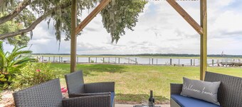 Beaufort's Blue Heron Hideaway on Battery Creek