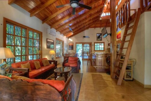 Lovely Private Home with Pool 200m from the Beach