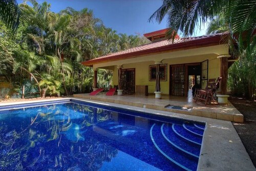 Lovely Private Home with Pool 200m from the Beach