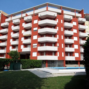 Apartment, 1 Schlafzimmer, Balkon, Stadtblick | Pool | Außenpool