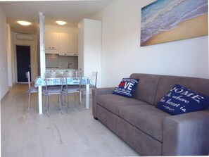 Departamento, 1 habitación, balcón, vista a la ciudad | Comedor