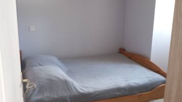 2 bedrooms, iron/ironing board, travel crib, wheelchair access
