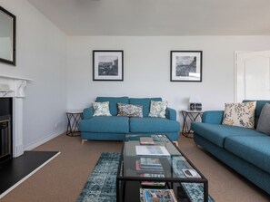 Living area - The Mews Apt 1 Newcomen Road (Newcomen Road & Southtown)