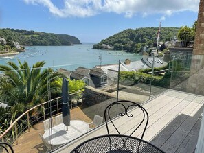 Outdoor dining - 2 bedroom accommodation in Above Town (Above Town)
