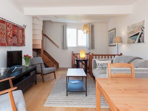 Living area - 2 bedroom accommodation in 6 Horn Hill Steps (6 Horn Hill Steps)