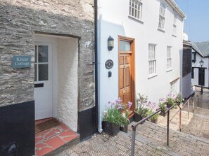 Exterior detail - 2 bedroom accommodation in 6 Horn Hill Steps (6 Horn Hill Steps)