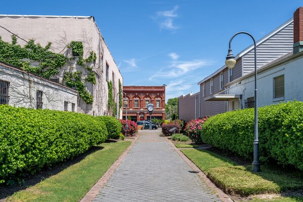 المنطقة المحيطة بالمنشأة