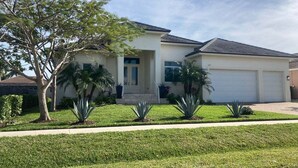 Unclassified image, 4 of 29, button - Waterfront 3BR, 3BA Marco Island home with heated pool and WiFi. (Marco Island)