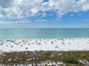 On the beach - Catch the sunset from this beachfront beauty (Marco Island)