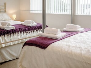 4 多间卧室、免费 WiFi、床单