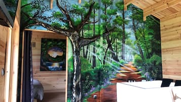 1 slaapkamer, een strijkplank/strijkijzer, reisbedje, gratis wifi