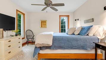 3 habitaciones, escritorio, tabla de planchar con plancha y wifi gratis
