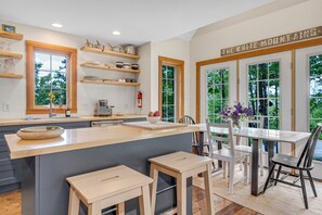 Fridge, microwave, oven, stovetop - Dog Friendly/Mt. Home/Beau Views/ 3 or more nights 20% DISC! (Bryant Pond)