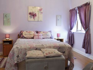 1 quarto, Wi-Fi de cortesia, roupa de cama