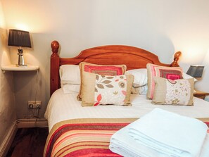 2 bedrooms, free WiFi, bed sheets - The Old Forge - UK6724 (Lydstep, near Tenby)