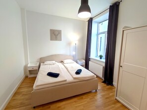1 habitación, tabla de planchar con plancha, wifi gratis y ropa de cama 