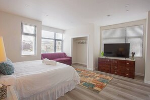 Desk, iron/ironing board, WiFi, bed sheets
