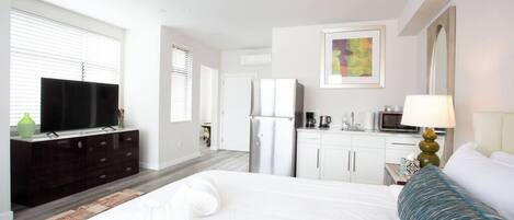 Bureau, fer et planche Ă repasser, Wi-Fi, literie fournie