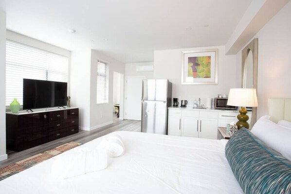 Desk, iron/ironing board, WiFi, bed sheets