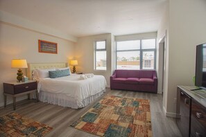 Desk, iron/ironing board, WiFi, bed sheets