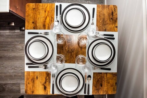 2 Bedroom, 2 Bathroom Detached Apt Max 7 Sleepers