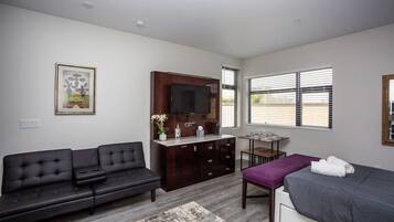 2 bedrooms, iron/ironing board, WiFi, bed sheets