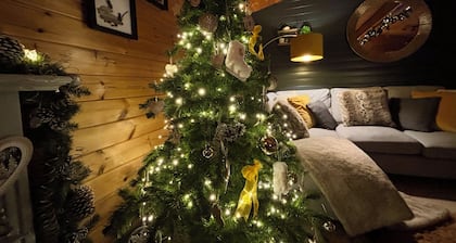 Shorefields luxury pebble Log Cabin Lodge Retreat nr Beach