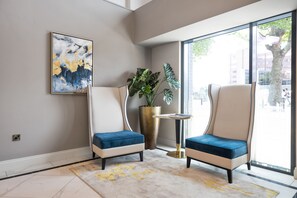 2 bedrooms, iron/ironing board, free WiFi, bed sheets - 30% OFF Monthly Relocations OR Business 2 Bed Apt- St Martins Place l Free- WIFI (Birmingham)